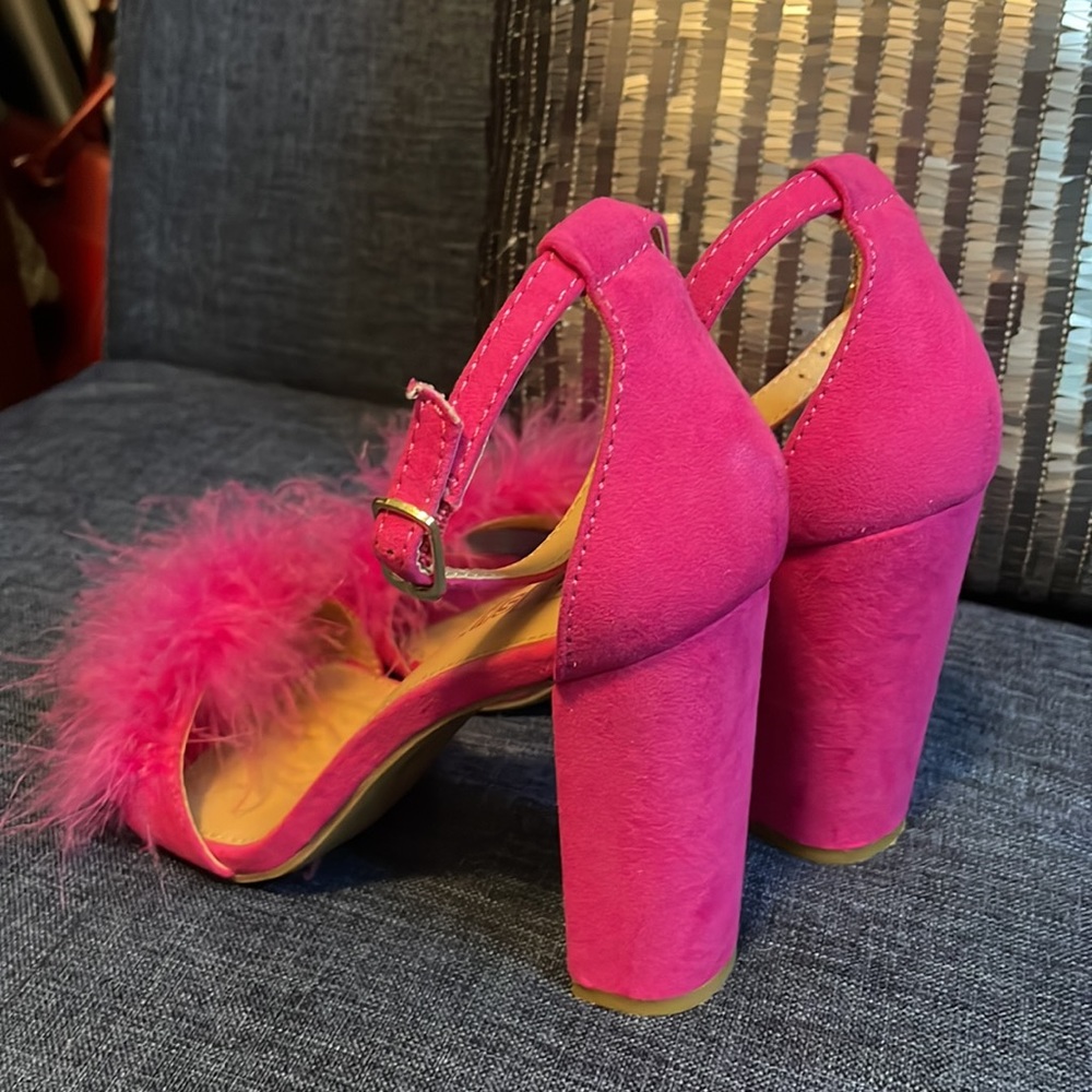 Pink feather suede shoes - Picture 2 of 4